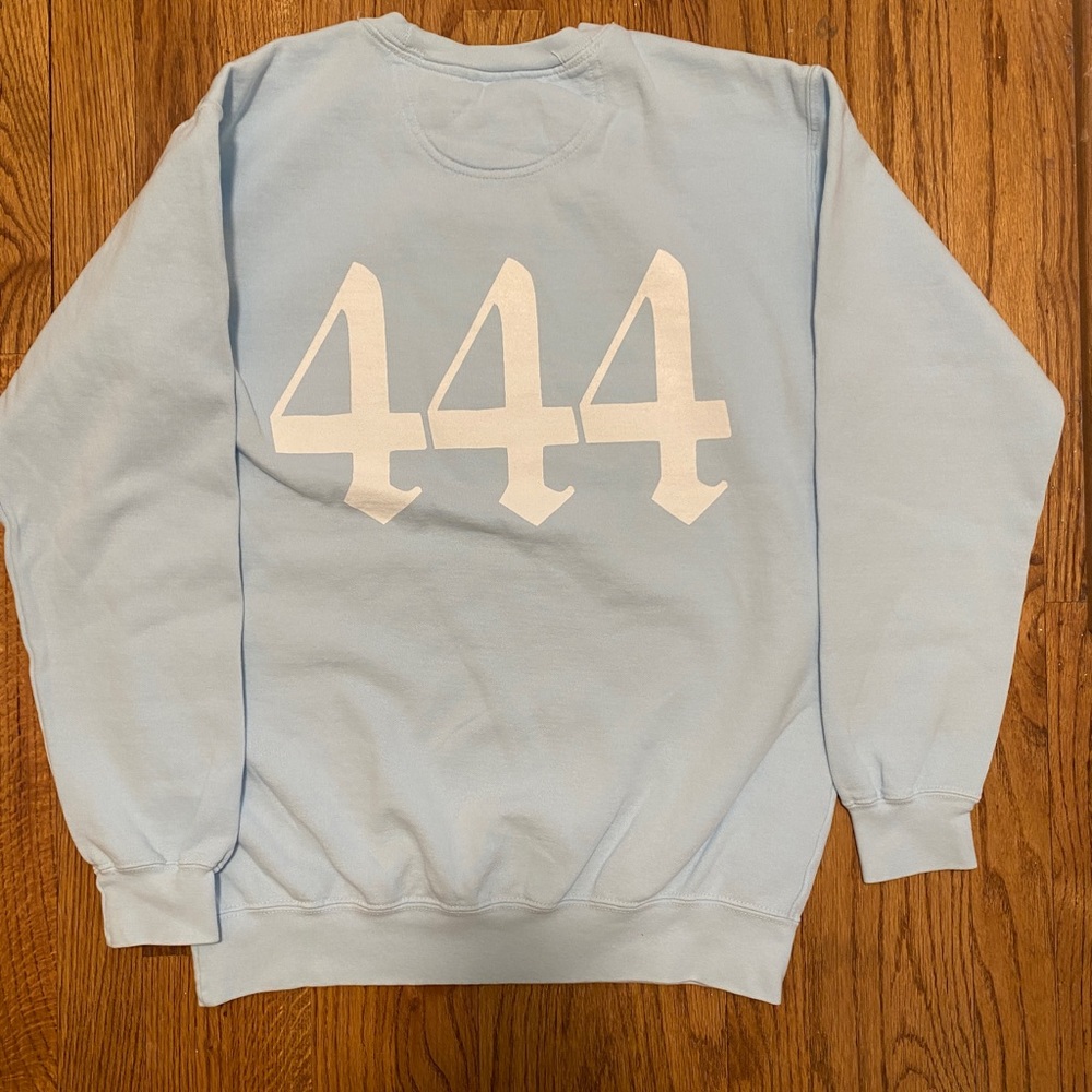“444” Sweatshirt 🩵